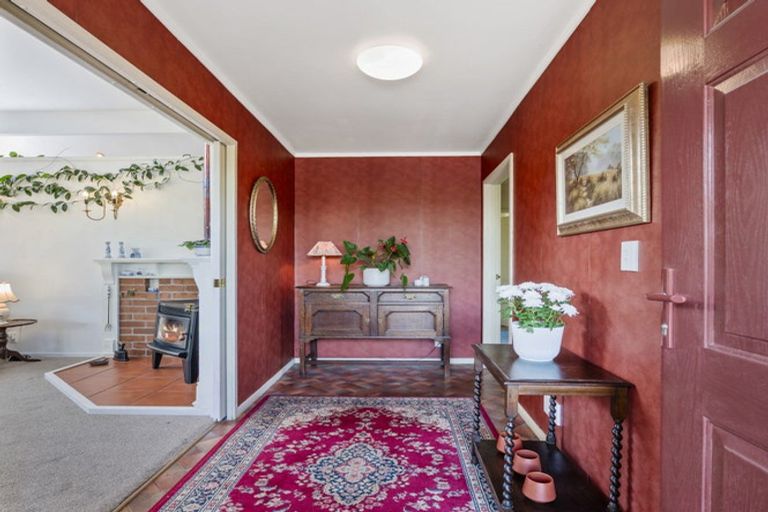 Photo of property in 19 Gibbs Place, Kinloch, Taupo, 3377