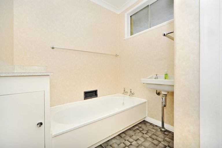 Photo of property in 2 Nairn Crescent, Awapuni, Palmerston North, 4412