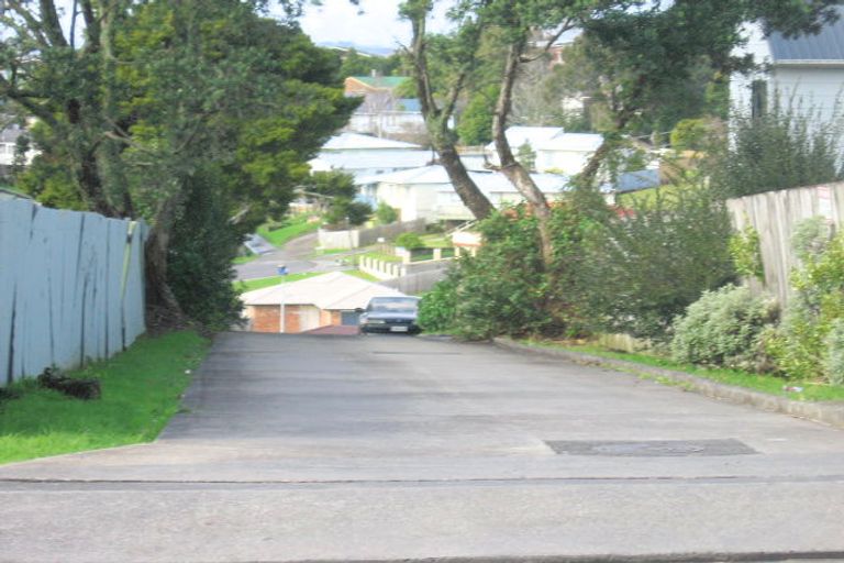 Photo of property in 102 Lincoln Park Avenue, Massey, Auckland, 0614
