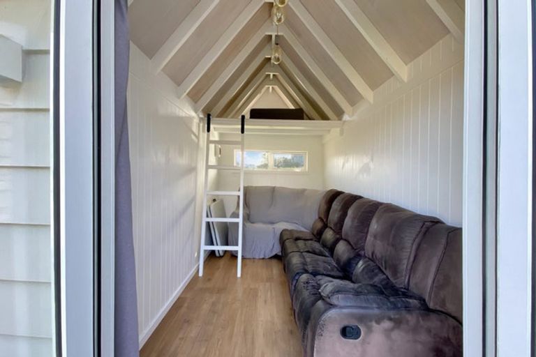Photo of property in 4 Bowers Road, Glen Eden, Auckland, 0602