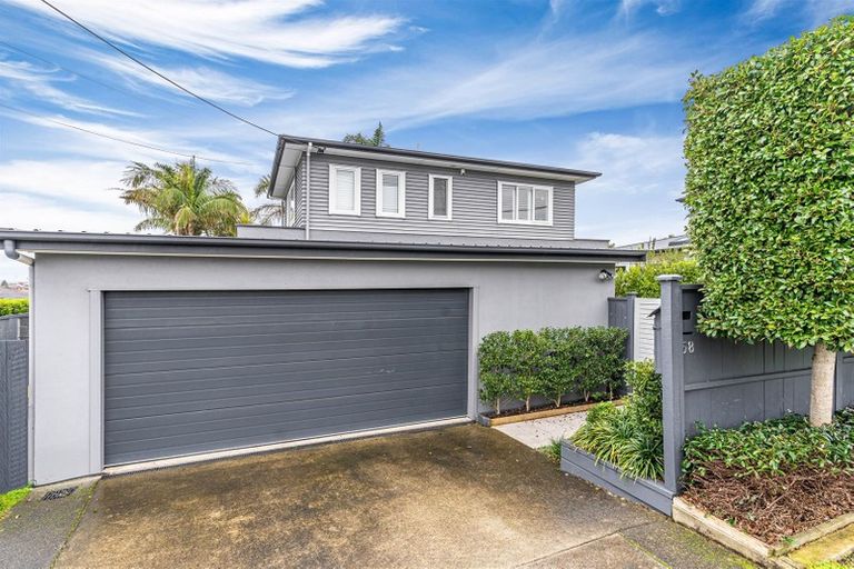 Photo of property in 58 Old Lake Road, Narrow Neck, Auckland, 0624