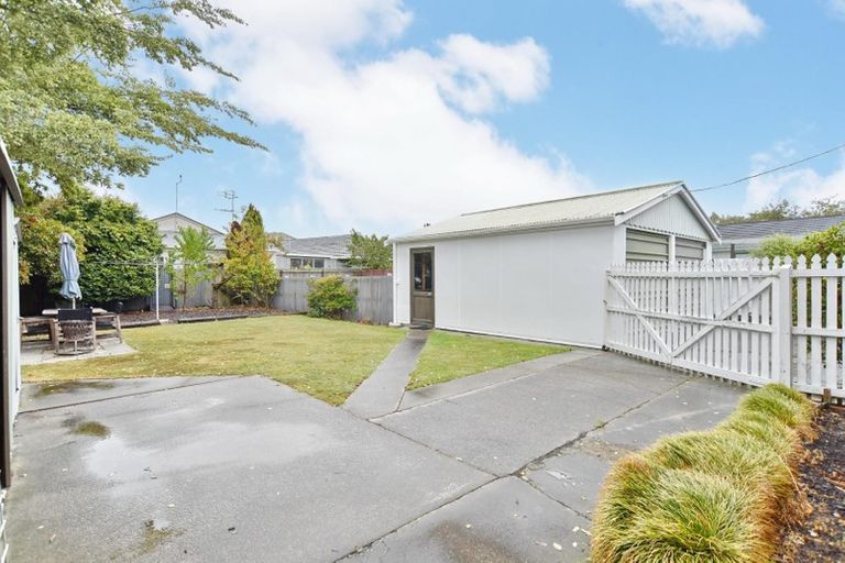 Photo of property in 2/381 Main North Road, Redwood, Christchurch, 8051