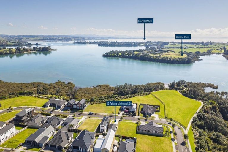 Photo of property in 42 Tahuna Minhinnick Drive, Glenbrook, Waiuku, 2681