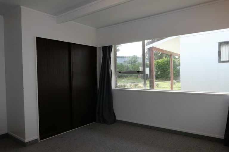Photo of property in 11 Walton Avenue, Waikanae, 5036