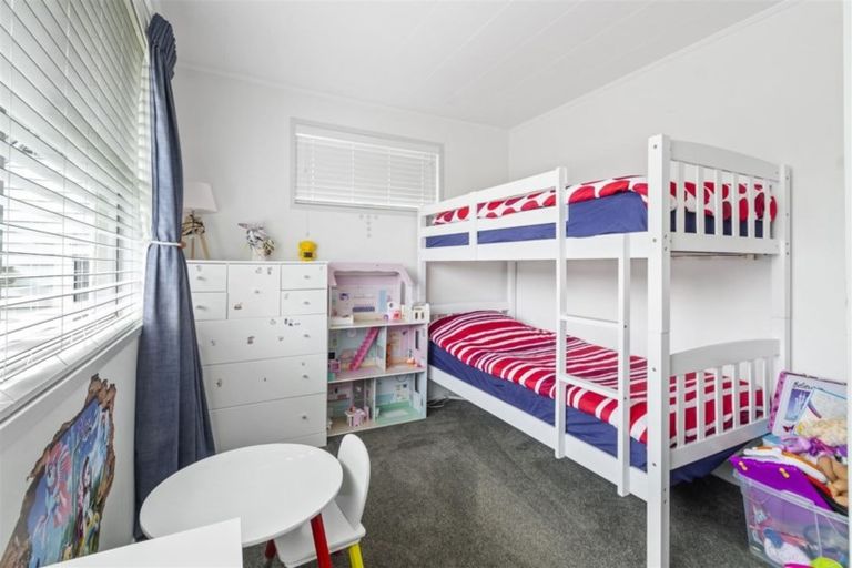 Photo of property in 6 Yeoman Place, Howick, Auckland, 2014