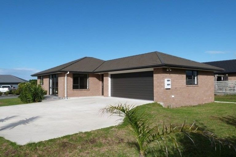 Photo of property in 32 Ocean View Rise, Ruakaka, 0116