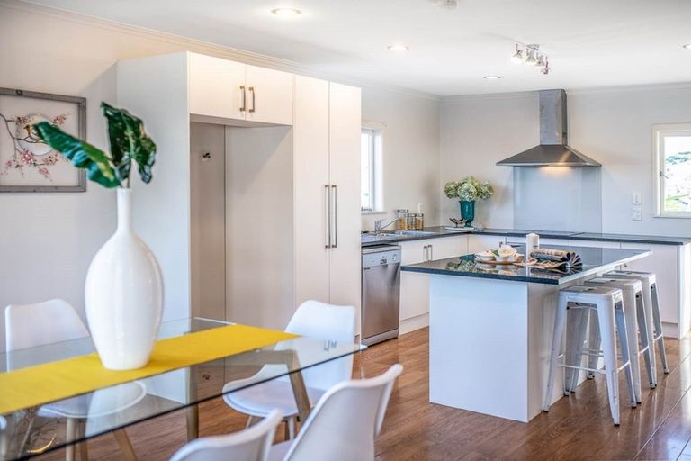 Photo of property in 10 Edgeworth Road, Glenfield, Auckland, 0629