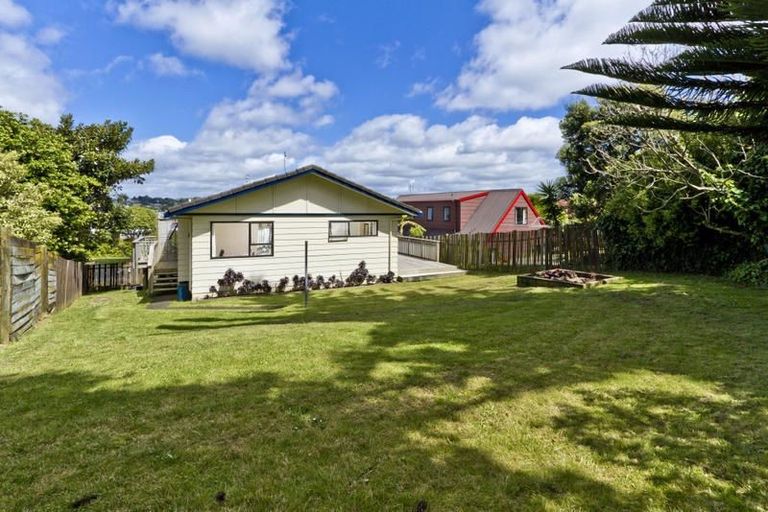 Photo of property in 3 Newport Place, Forrest Hill, Auckland, 0620