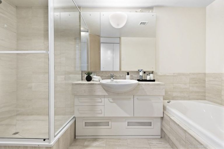 Photo of property in 1/328 Oriental Parade, Oriental Bay, Wellington, 6011