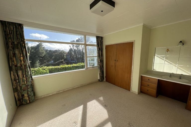 Photo of property in 1 Rajputana Way, Khandallah, Wellington, 6035