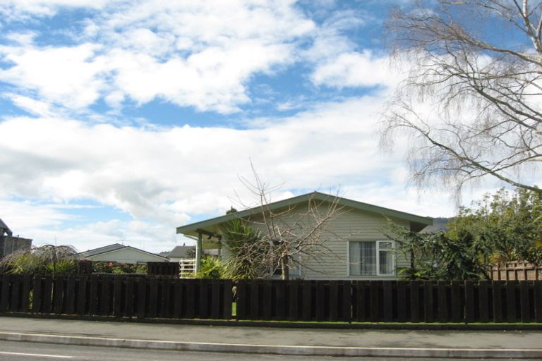 Photo of property in 92 Commercial Street, Takaka, 7110