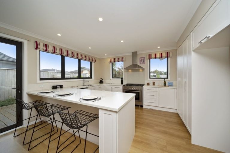 Photo of property in 7 Manurau Crescent, Merrilands, New Plymouth, 4312