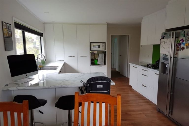 Photo of property in 8 Luxor Place, Massey, Auckland, 0614