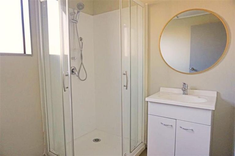 Photo of property in 3 Justamere Place, Weymouth, Auckland, 2103