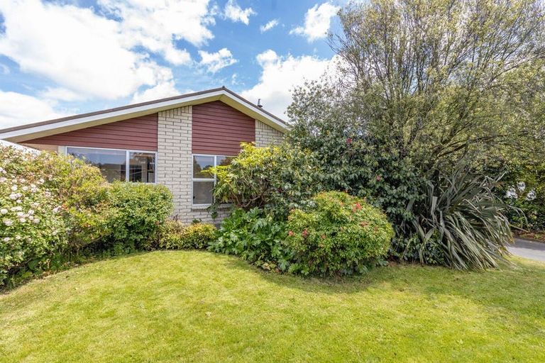 Photo of property in 15 Chilton Drive, Mairehau, Christchurch, 8052
