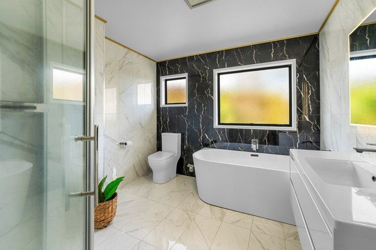 Photo of property in 14 Wade Place, Welcome Bay, Tauranga, 3175