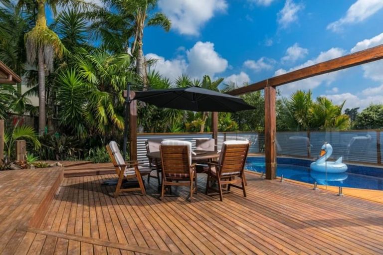 Photo of property in 2 Te Wharau Drive, Greenhithe, Auckland, 0632