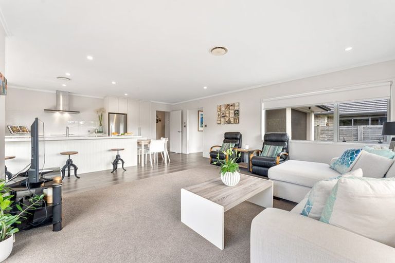 Photo of property in 7 Laurie Street, Red Beach, 0932