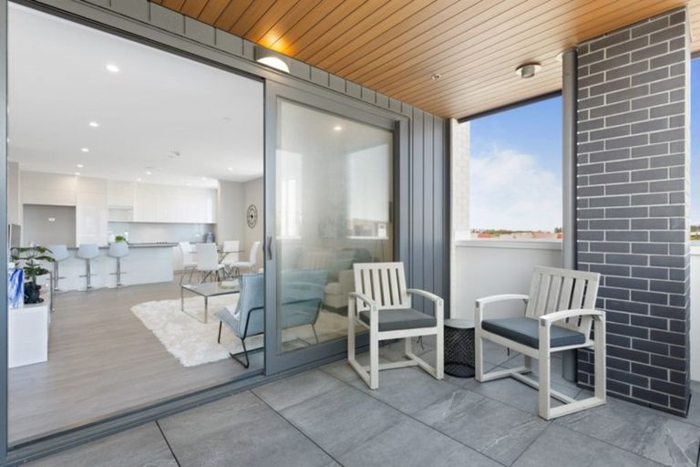 Photo of property in 102/2 Onekiritea Road, Hobsonville, Auckland, 0616