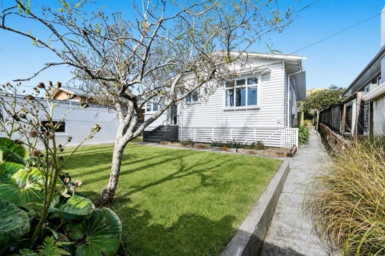 Photo of property in 100 Lemon Street, New Plymouth, 4312