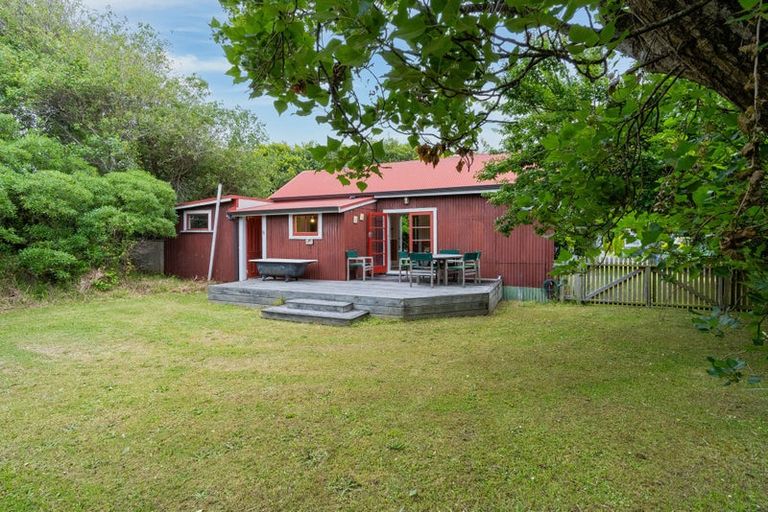Photo of property in 21 Shortt Street, Foxton Beach, Foxton, 4815