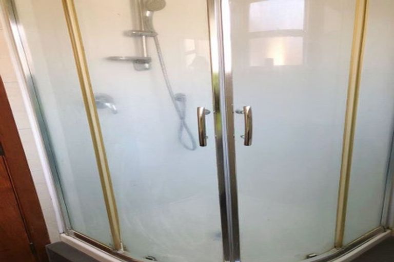 Photo of property in 3 Trinidad Road, Sunnynook, Auckland, 0620