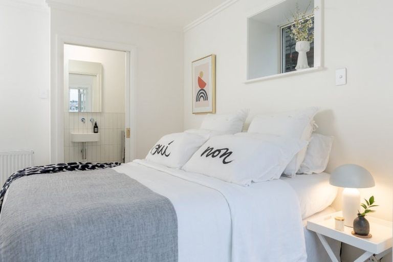 Photo of property in Hamilton Flats, 9a Hawker Street, Mount Victoria, Wellington, 6011