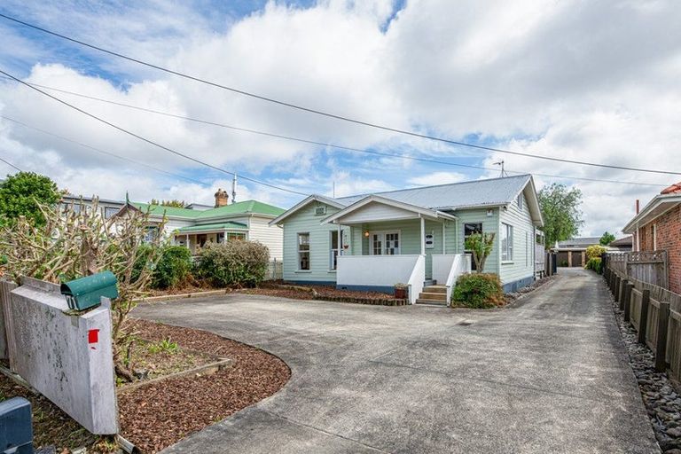 Photo of property in 71 Hutchinson Avenue, New Lynn, Auckland, 0600