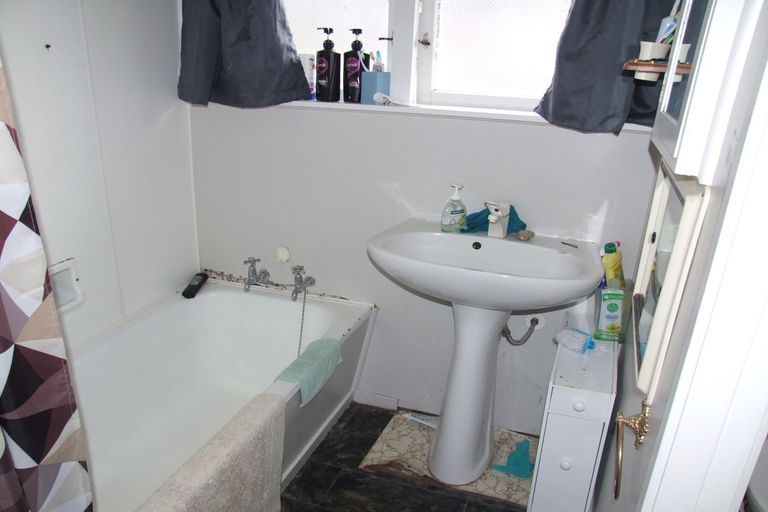 Photo of property in 9 Maire Street, Wairakei, Taupo, 3332