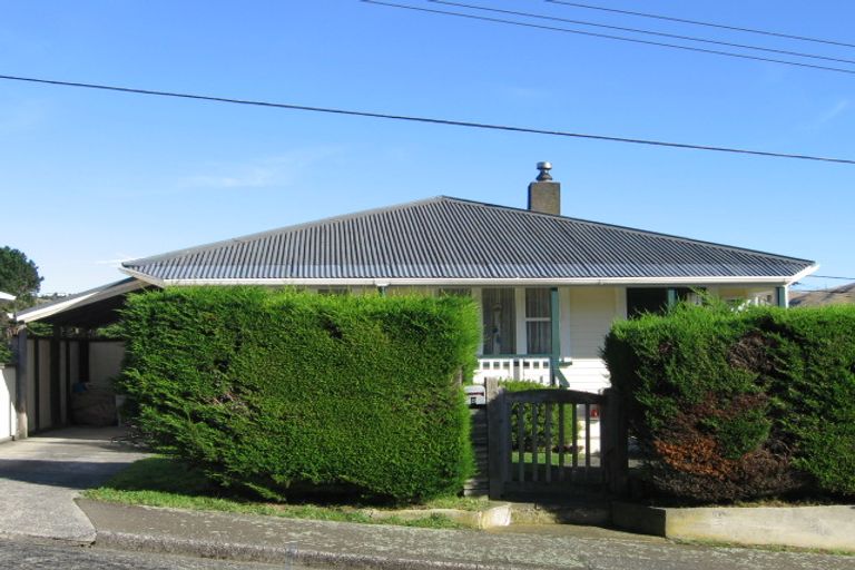 Photo of property in 8 Catherine Crescent, Paparangi, Wellington, 6037