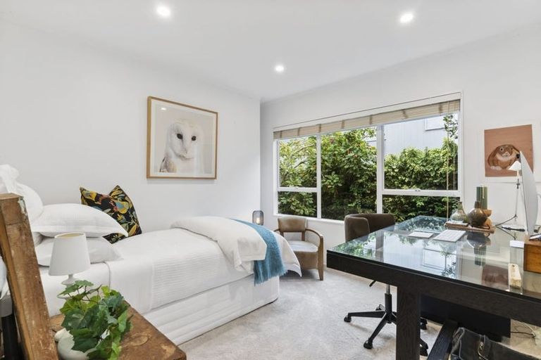 Photo of property in 6a Handley Avenue, Narrow Neck, Auckland, 0624