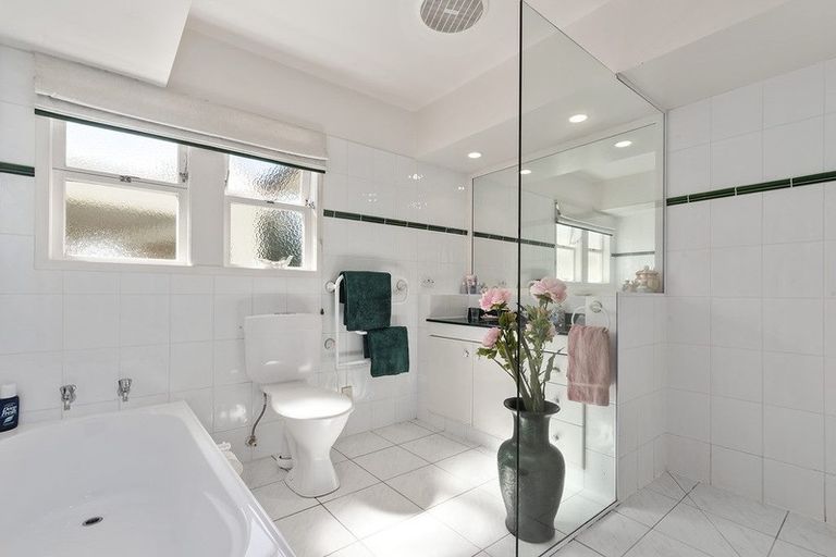 Photo of property in 31a Norwood Road, Bayswater, Auckland, 0622