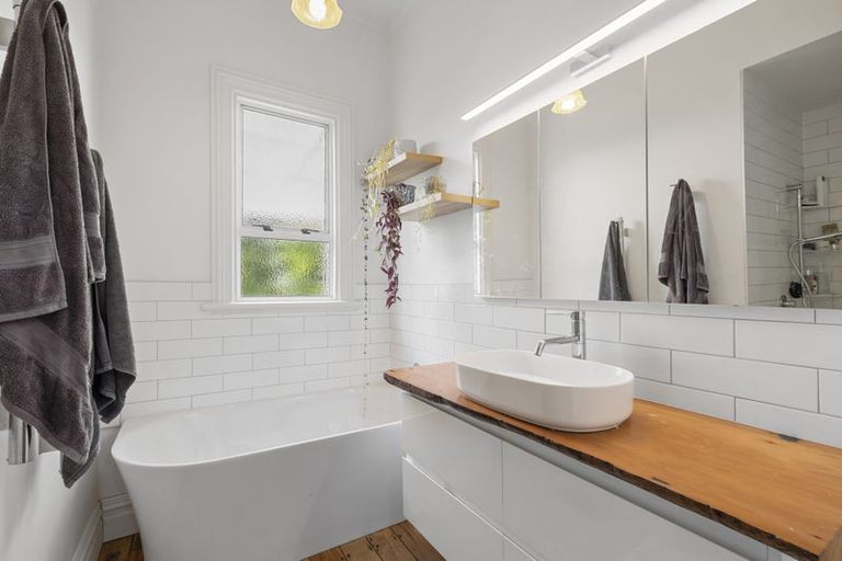 Photo of property in 160a Frankley Road, Frankleigh Park, New Plymouth, 4310