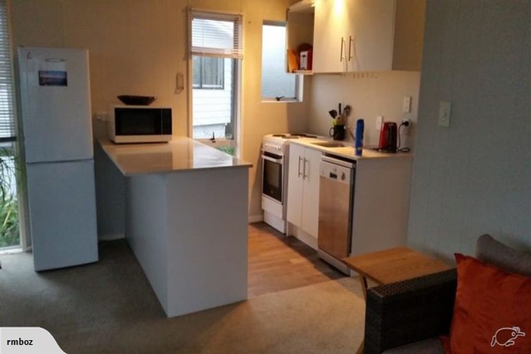 Photo of property in 20 Ngatira Place, Snells Beach, 0920