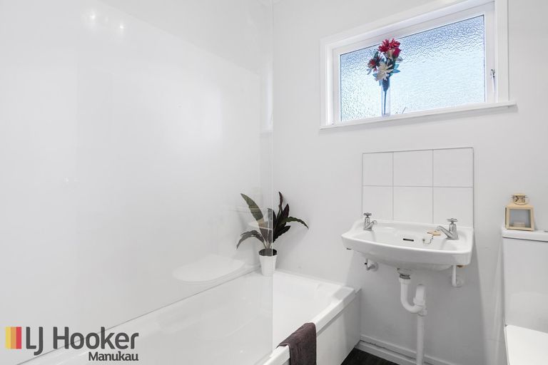 Photo of property in 1/5 Keldale Place, Forrest Hill, Auckland, 0620