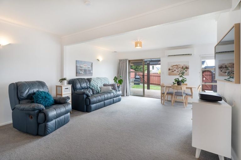 Photo of property in 1/24 Cambrian Street, Churton Park, Wellington, 6037