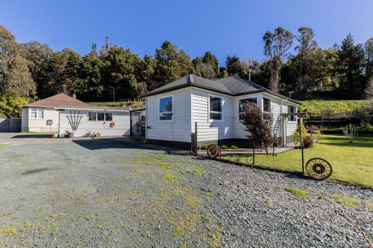 Photo of property in 126 Tipahi Street, Nelson South, Nelson, 7010