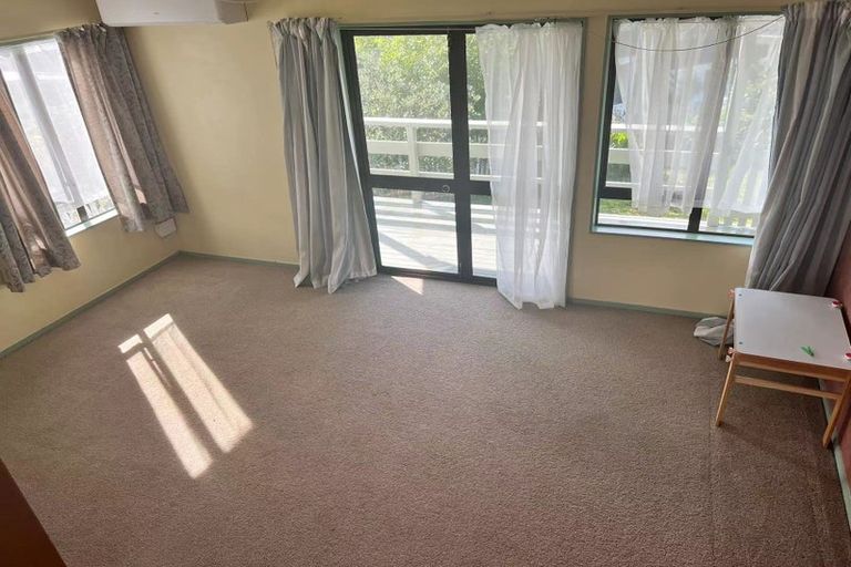 Photo of property in 2/491 Glenfield Road, Glenfield, Auckland, 0629