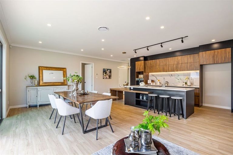 Photo of property in 15 Cutfield Lane, Kumeu, 0810