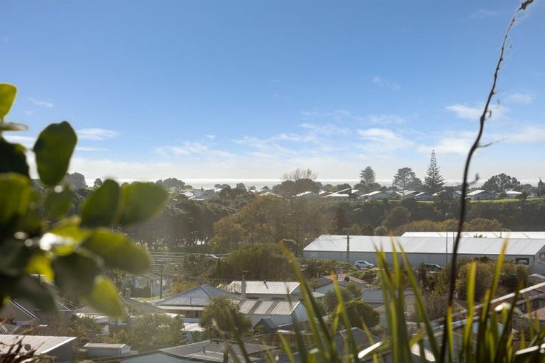 Photo of property in 31 Queens Road, Glen Avon, New Plymouth, 4312