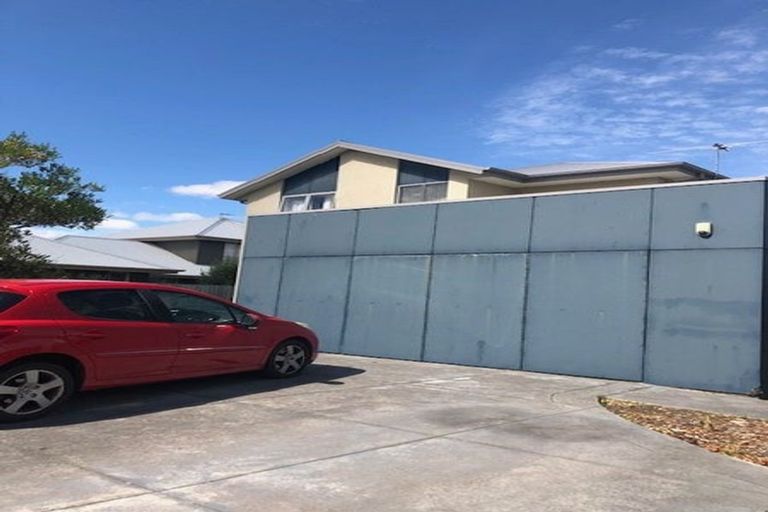 Photo of property in 8 Mcmahon Drive, Aidanfield, Christchurch, 8025