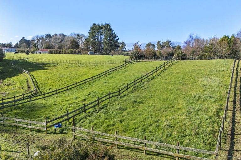 Photo of property in 16 Castle Street, Eltham, 4322