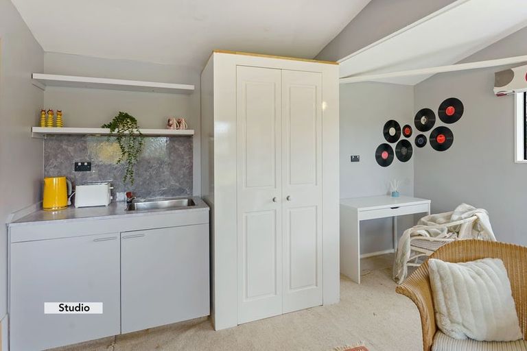 Photo of property in 21 Awanui Drive, Waikanae, 5036