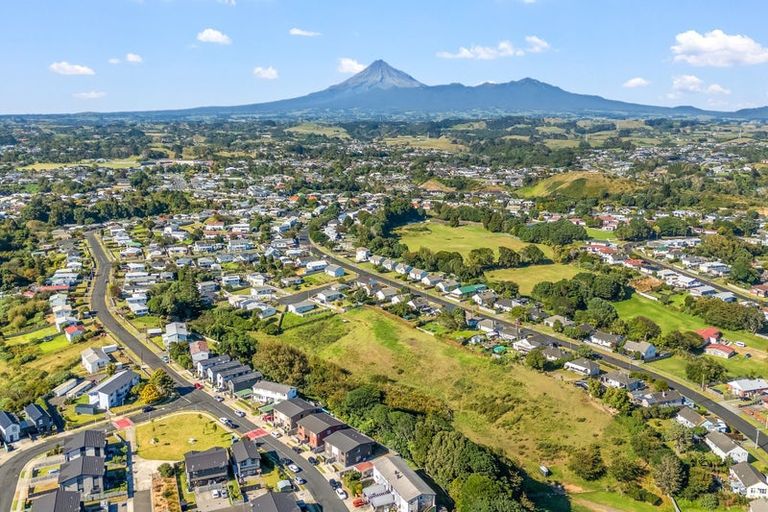 Photo of property in 99 Banks Street, Marfell, New Plymouth, 4310
