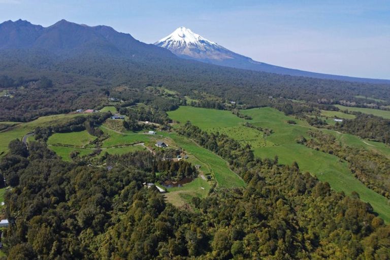 Photo of property in 828 Dover Road, Okato, New Plymouth, 4374