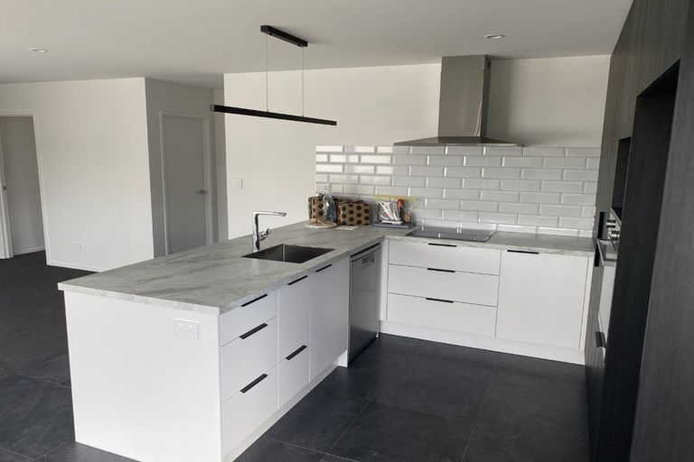 Photo of property in 188b Seaview Road, Westown, New Plymouth, 4310