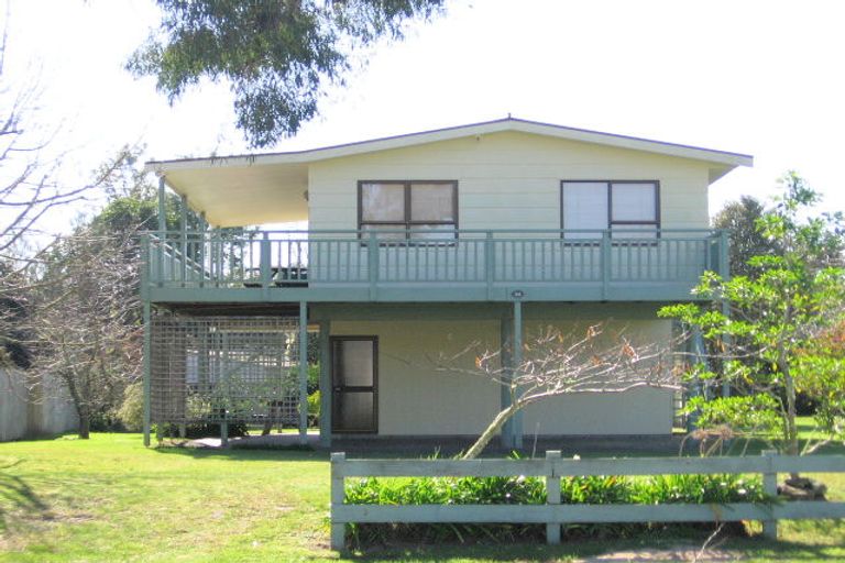 Photo of property in 20 Oyster Drive, Cooks Beach, Whitianga, 3591