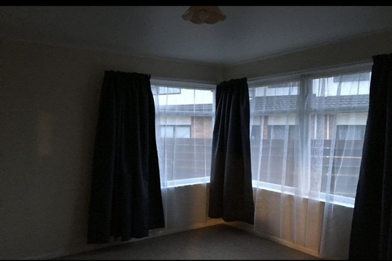 Photo of property in 82 Flanshaw Road, Te Atatu South, Auckland, 0610