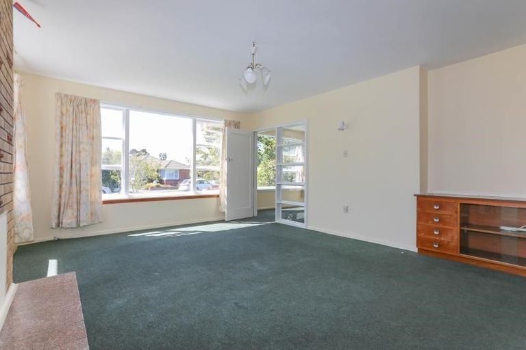 Photo of property in 8 Lochee Road, Upper Riccarton, Christchurch, 8041
