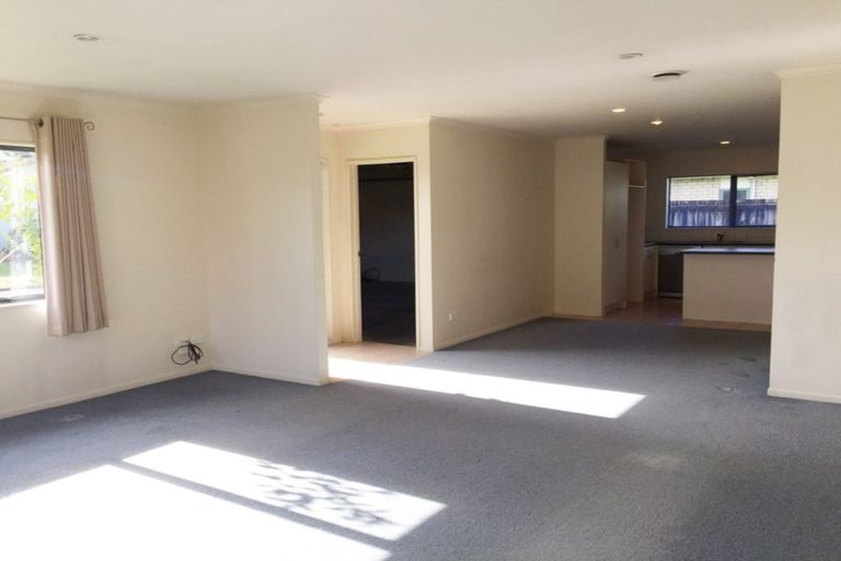 Photo of property in 4 Ettrick Lane, Papakura, 2110